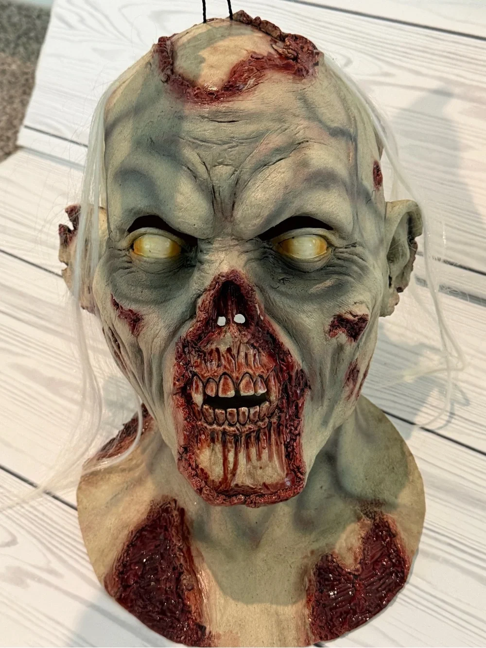Horror Zombie Bust Decor Mask in Gray and Red - Brand